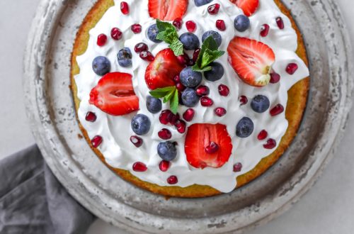 Gluten and Sugar-Free Coconut Cake with Berries